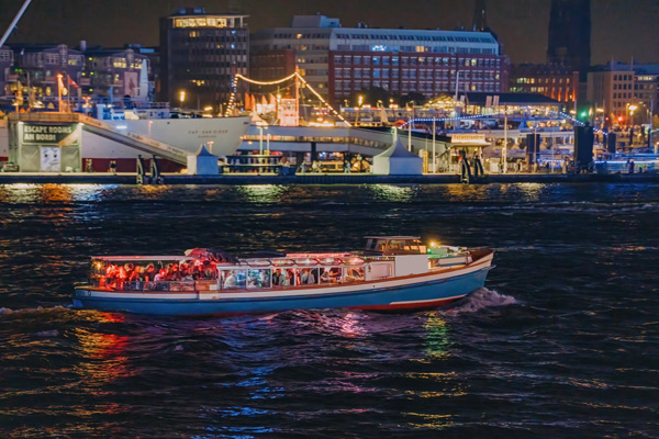 Lichterfahrt Hamburg Der Beleuchtete Hamburger Hafen Elbe Erlebnistörns